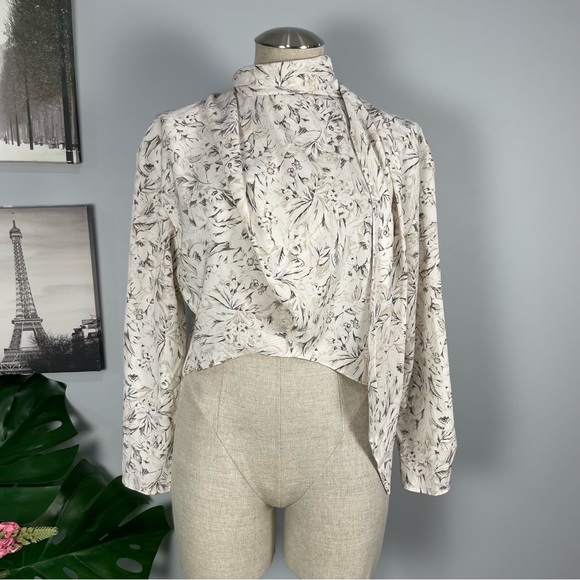 NWT ASTR off white sketch floral blouse with tie Sz S - Picture 13 of 16